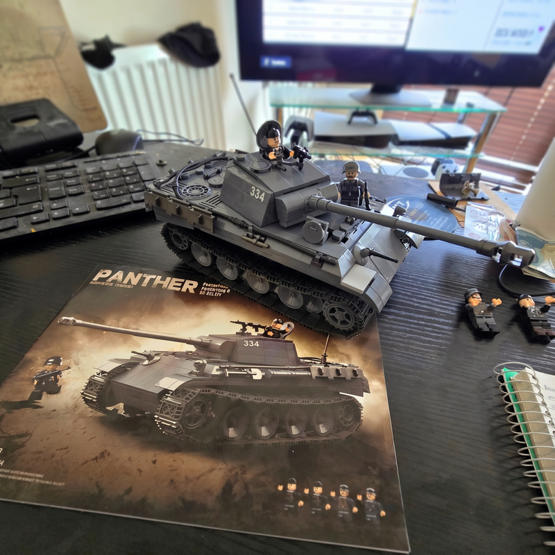 Panther Tank (Grey) | 1180 PCS