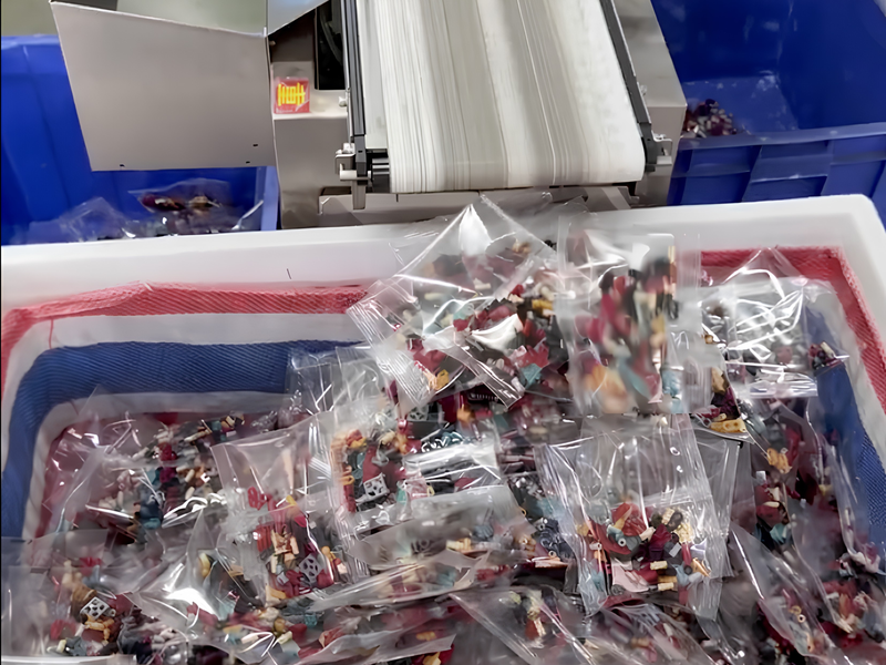 Final quality check and packing by hand